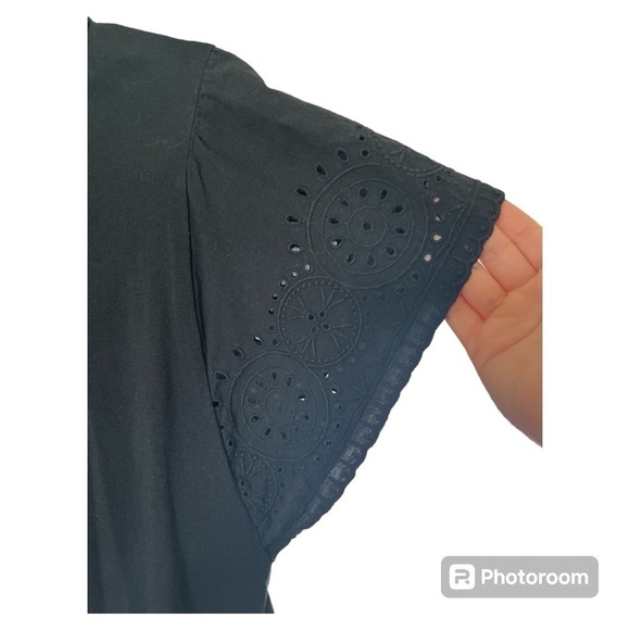 GAP Short Sleeve Women's Eyelet Sleeve Top size Medium - Picture 4 of 9